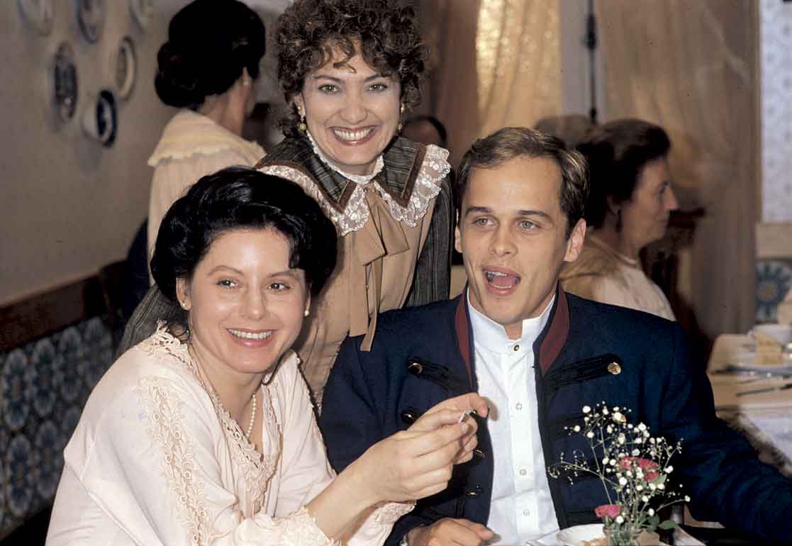 Com Vera Fischer e Eliane Giardini na minissérie Desejo, em 1990