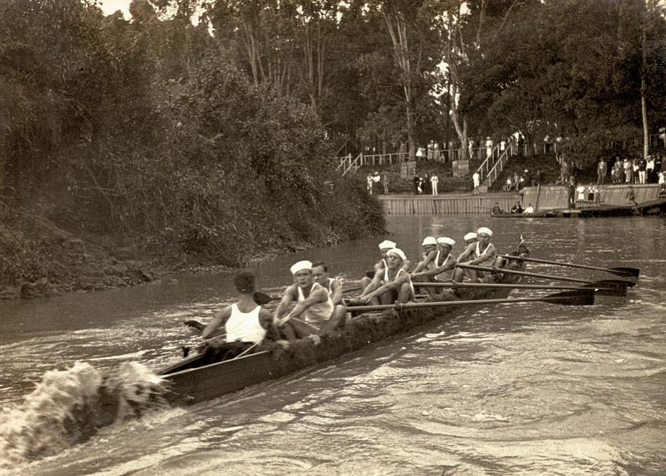 Em 1937, remadores no Rio Pinheiros