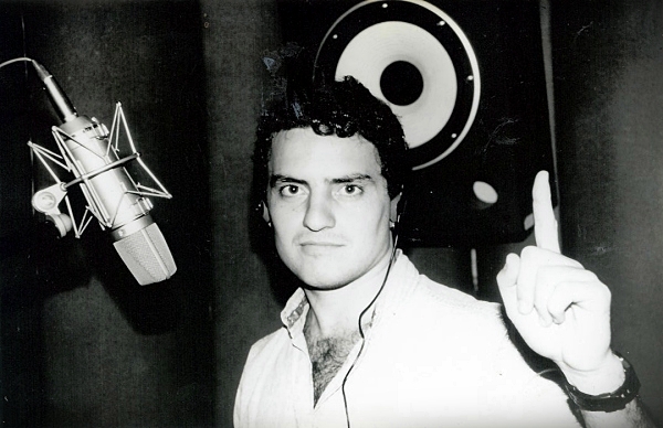 Paulo Lima, apresentador do Trip FM, em algum lugar dos anos 80