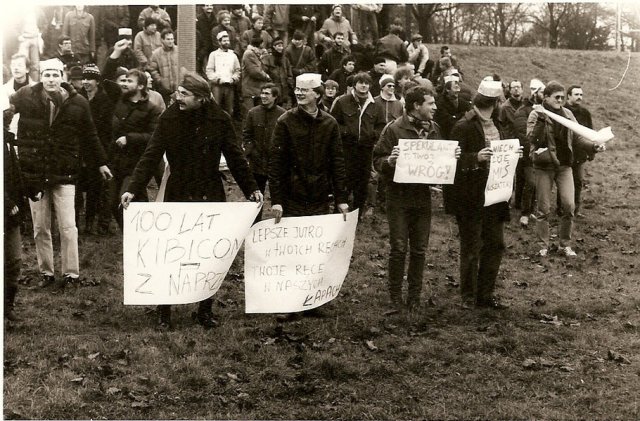 Manifestante em Varsóvia, em 1983