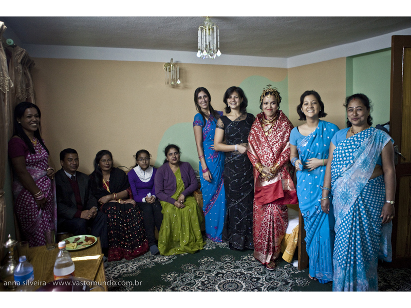 As amigas no casamento nepalês, em Katmandu