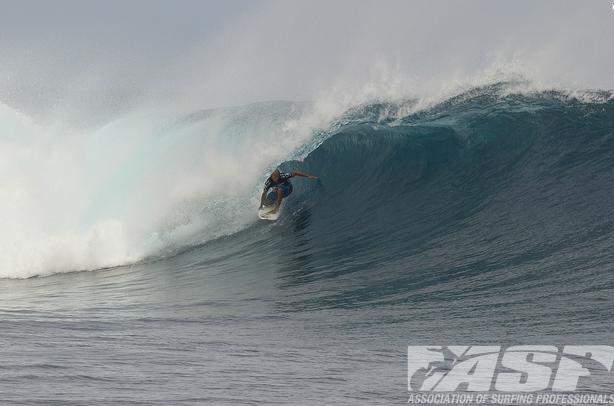 Volcom Fiji Pro @ Cloudbreak, Fiji - Com surf em condições perfeitas, o americano Kelly Slater consegue duas ondas nota 10, as duas pontuações mais altas do torneio e uma vitória incontestável sobre o menino-prodígio Gabriel Medina em uma grande final no coração do Pacífico Sul