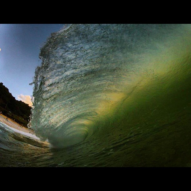 Waimea Bay, Havaí (@rdahms)