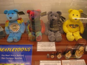 QUERO esse urso do Sgt. Peppers