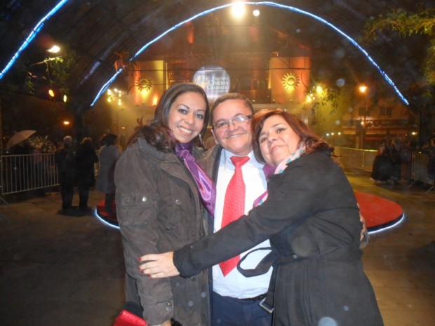  Sillvyo Lucio com a esposa Widna e a diretora Claudia Priscilla no Festival de Cinema de Gramado
