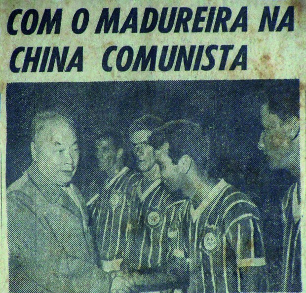 O marechal Chen Yi cumprimenta Farah na viagem proibida do Madureira à China em 1964