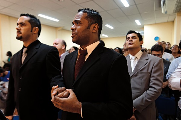 O casal de pastores Roberto Soares e Anderson Pereira, da Igreja Cristã de Belo Horizonte