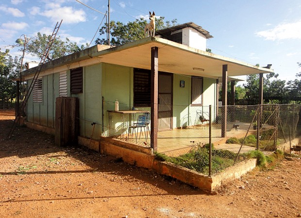 Casa de campo localizada em Quivicán, no estado de La Habana. Com 320 m², tem dois quartos, um banheiro e quintal com espaço para criação de gado.  R$ 20.700  http://bit.ly/J9dfDk