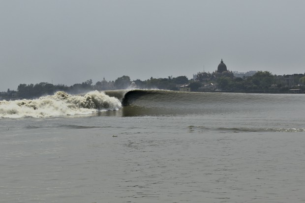 O rio Hooghly, em Calcutá: água suja e poluição