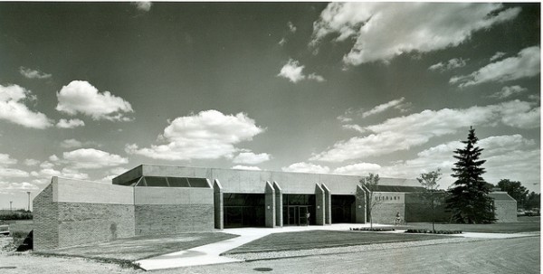 A Biblioteca de Troy na época de sua inauguração, em 1971