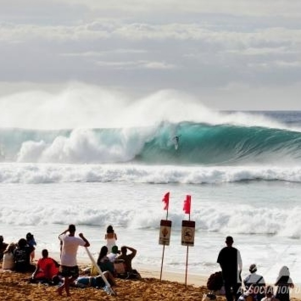 Com a família, Filipe Toledo já curte ondas de Pipeline no Havaí - Estadão