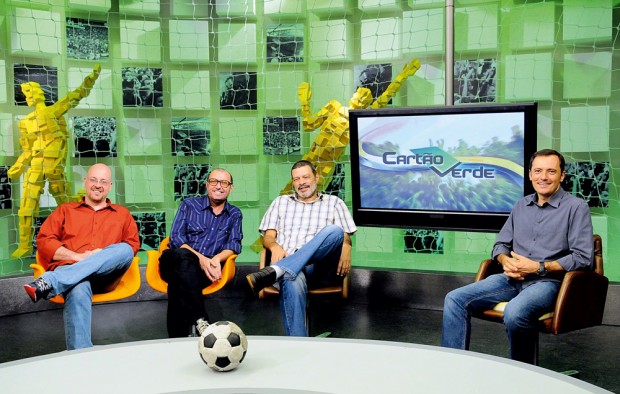 Com Vitor Birner, Sócrates e Vladir Lemos, no programa Cartão verde, em 2010