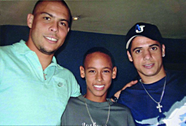 Com Ronaldo e Cicinho