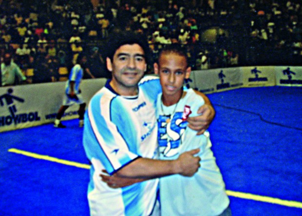 O encontro com Maradona em uma partida de showbol em São Paulo
