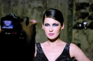 Marina de La Riva na gravação do clipe