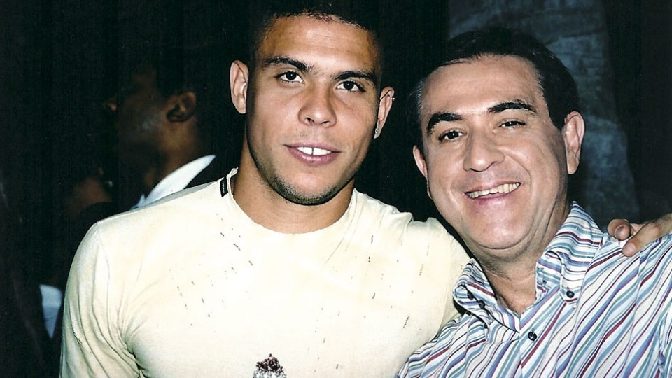 Com o jogador Ronaldo