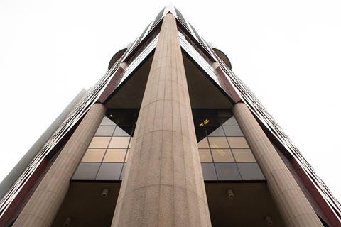 CURITIBA: Edifício Jatobá, gigante pós moderno localizado na Av. Silva Jardim. Construído em 1992 com projeto do arquiteto Paulo Pacheco.