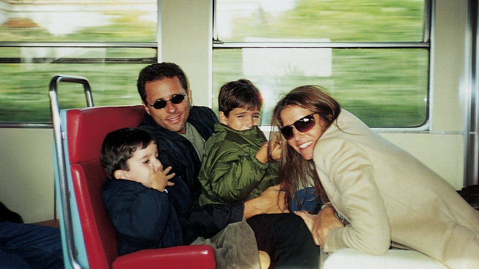 A família num trem em Portugal