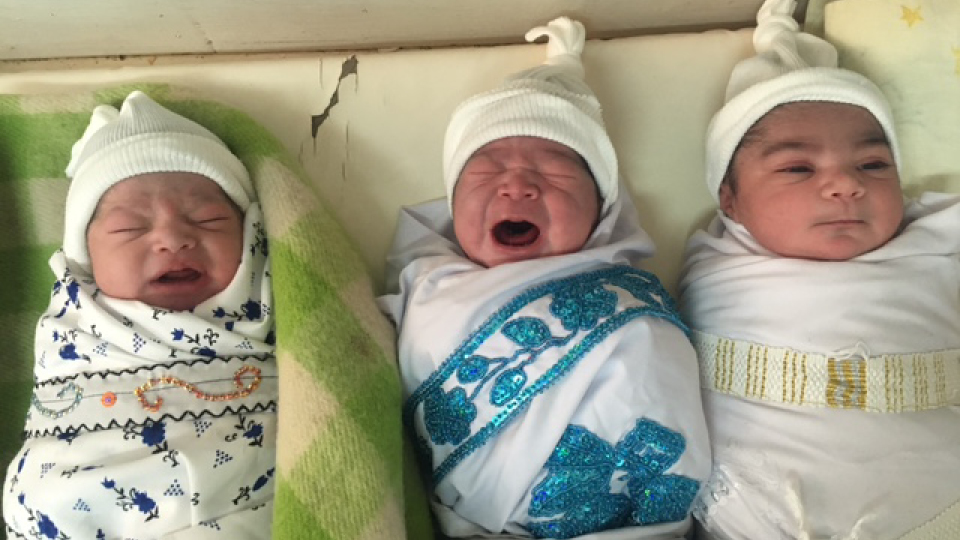 Em Cabul, quando três bebês nasceram no mesmo instante