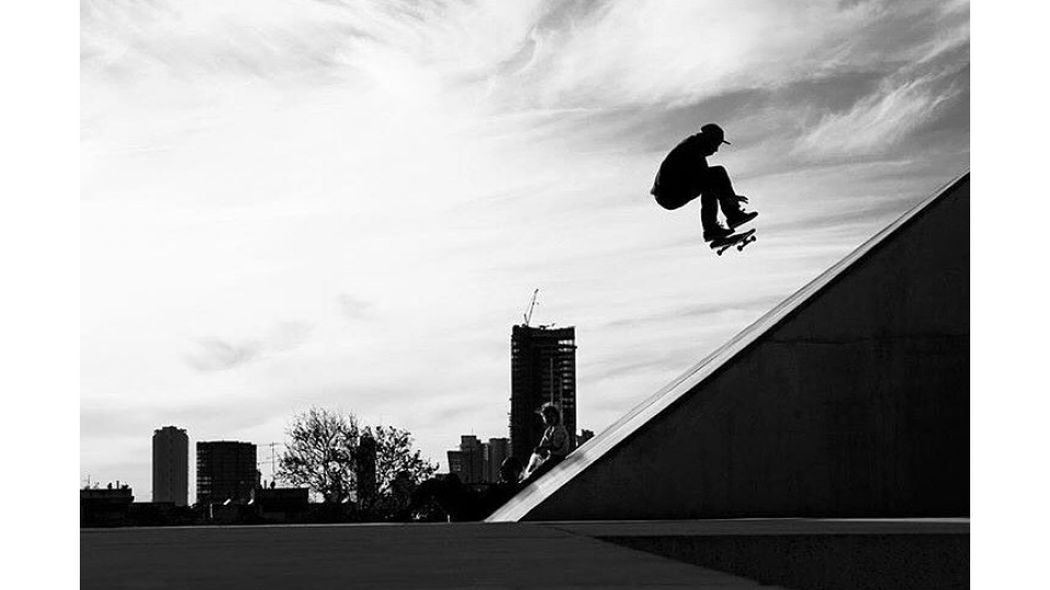 Voar com o skate no street é a vibe de Felipe Gustavo