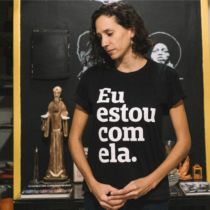 Às que vieram e às que virei.  Camiseta com frase de luta da Peita® – PEITA