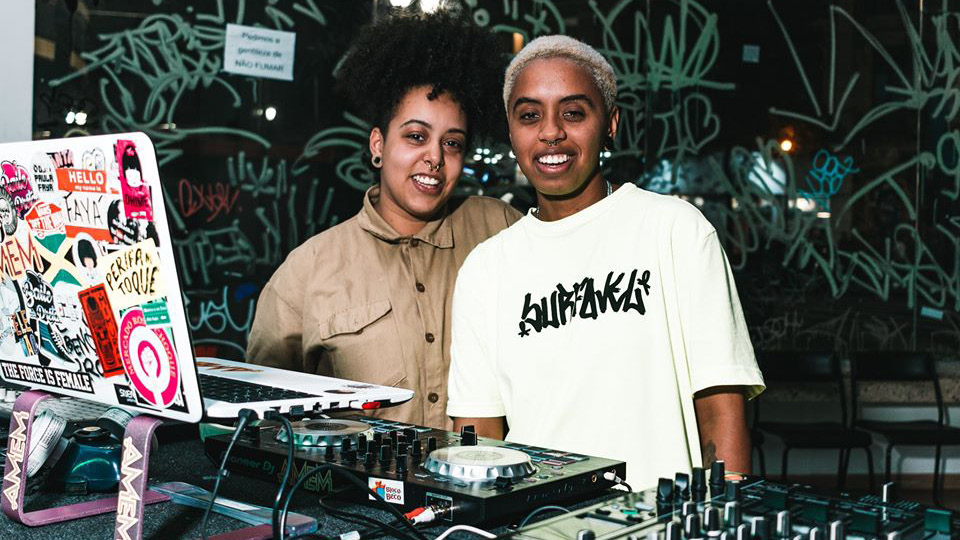 DJs Paula Fayá e Lorrany, idealizadoras da Solta o Bass