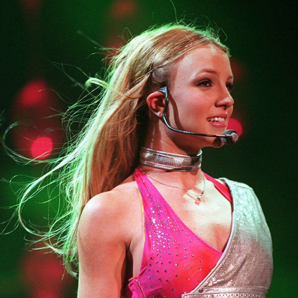 Britney Spears foi moldada para incorporar as contradições da feminilidade padrão americana, insinuante porém dócil, virgem porém sexual