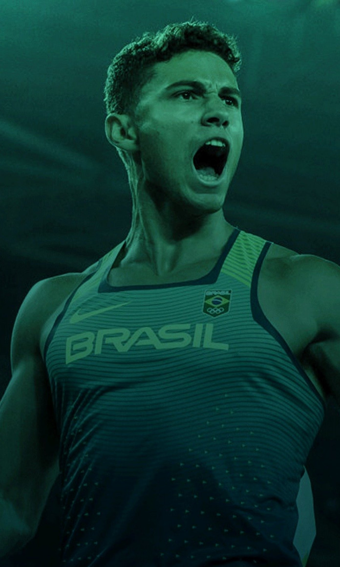 Atleta brasileiro Thiago Braz vestido com uma roupa de Olimpíada grita em comemoração