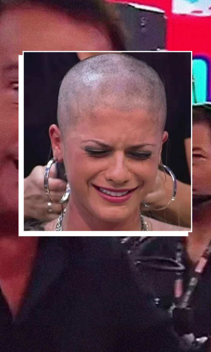 Panicat Babi Ross com o cabelo sendo raspado em rede nacional no Panico na TV