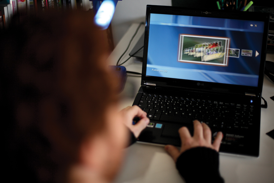 o diretor de cinema Tocha Alves trabalha no LG R590