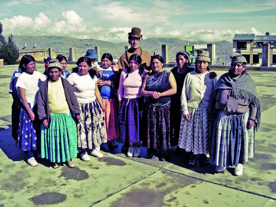 O reporter posa para a foto oficial da pelaja