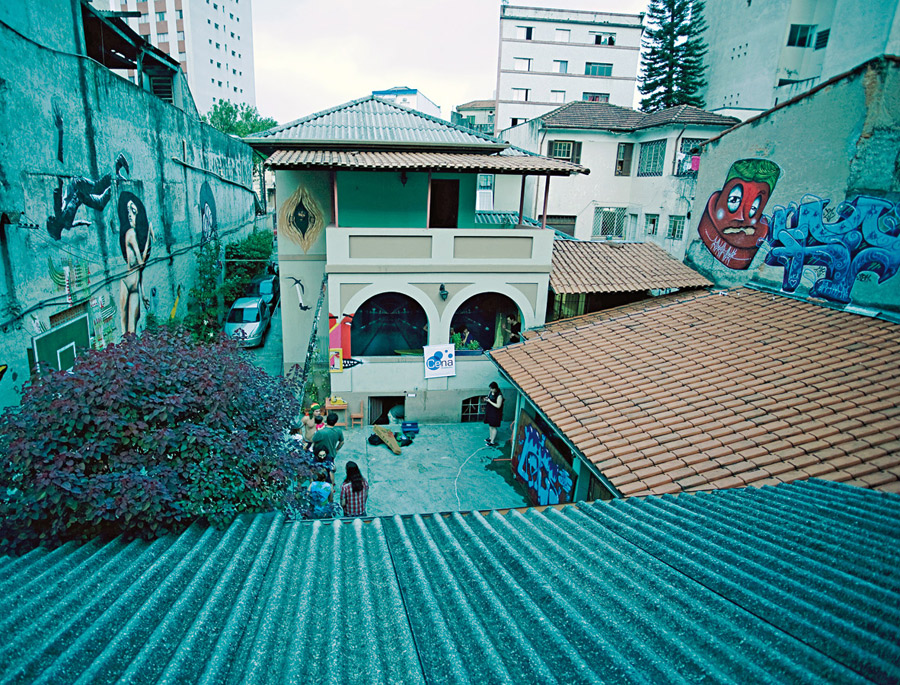 vista de cima da casa Fora do Eixo