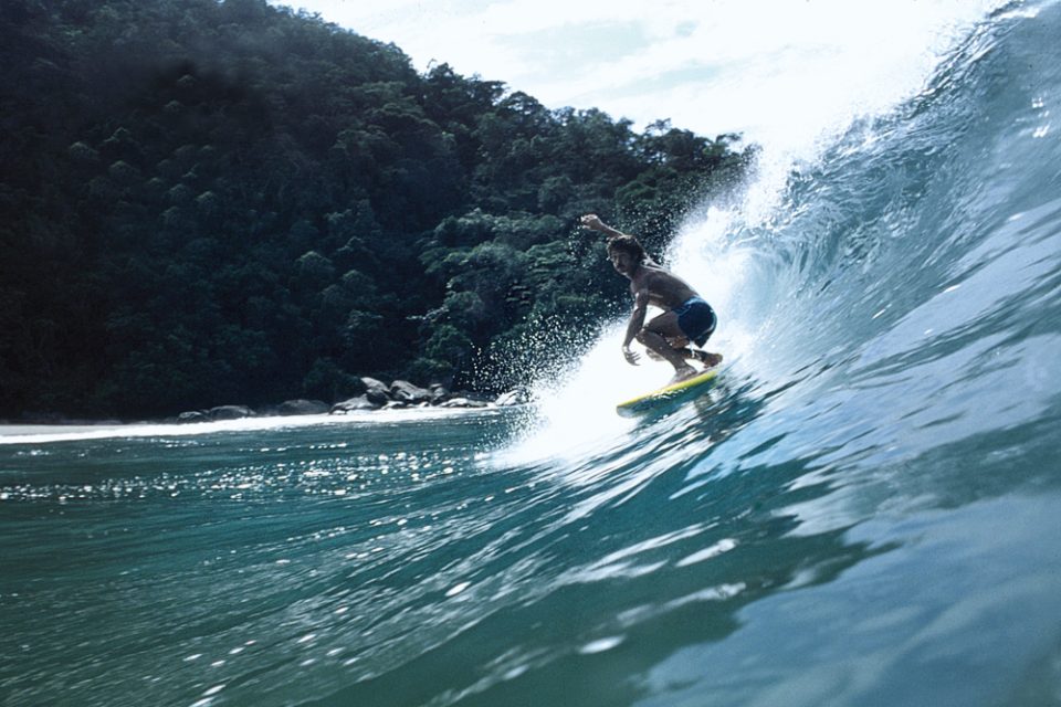 Feio na praia do Félix, em Ubatuba, 1978, em outra registro de Mitteldorf