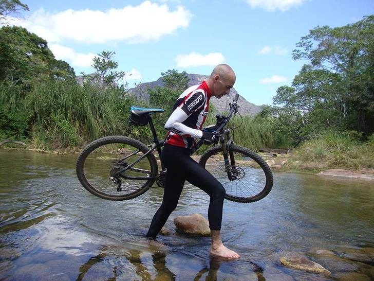 José Orestes Macedo Moura, o Terra, na trilha do Parque Nacional da Chapada Diamantina