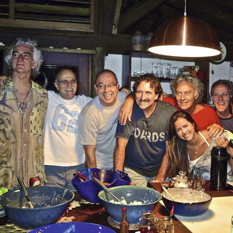 Em Camburi, em 2013, Sidão com Madinho, Fló, Thyola, Carlos Motta, Roberto Teixeira e a filha, Julia