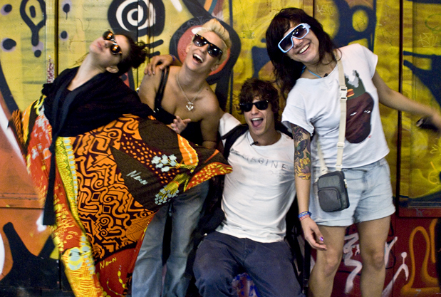 Maiara, Szonia - Mc da banda Balkan Fanatic, Pedro e Amanda