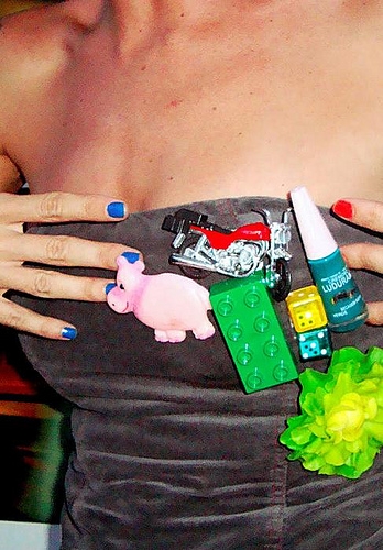 Os broches de Letícia