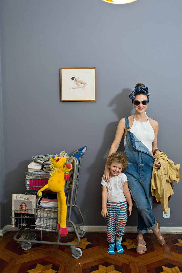 Macacão Farm / Top de tricô Verkko Havaianas / Bandana velhinha de mamãe / Parca Uniqlo / Óculos azuis da feirinha Troedelmarkt Arkonaplatz, em Berlim