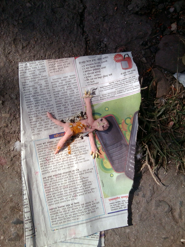 Não é vudu! Esse bonequinho simboliza a vitória sobre o ego.