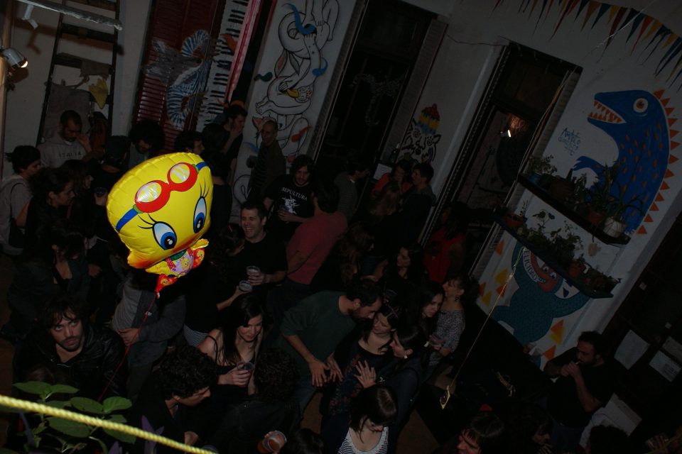 Até o Piu-Piu colou na pista!