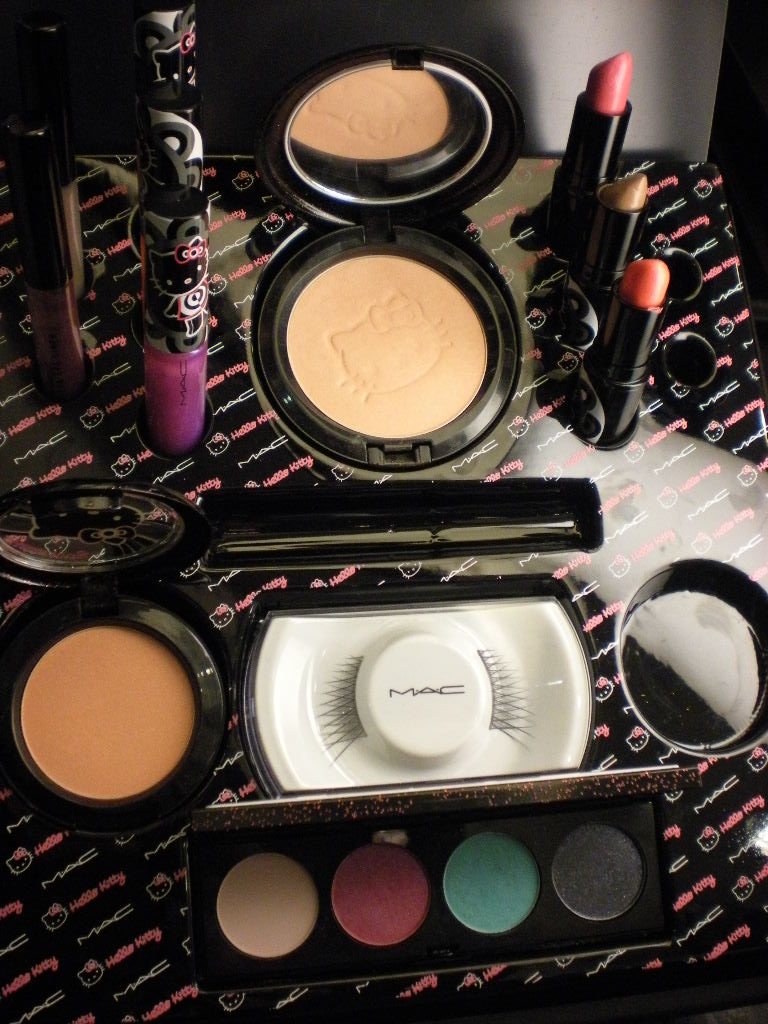 Reparem no pó com o rosto da personagem