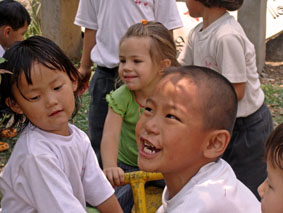 Escola para filhos de refugiados tibetanos em Sidipur