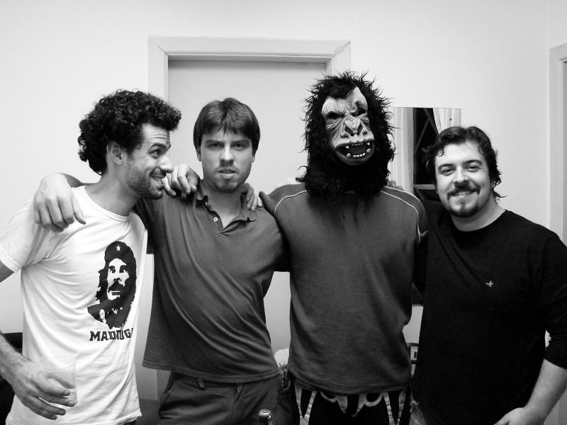 Chimpanzé Clube Trio e o quarto elemento