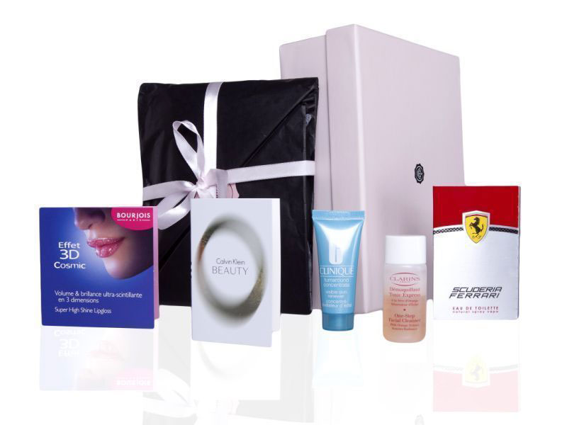 Algumas das marcas que estarão dentro da caixa dos sonhos: Clinique, Clarins, Calvin Klein, Bourjois, Ferrari, Art Deco, La Lique, Victorinox e Cartier