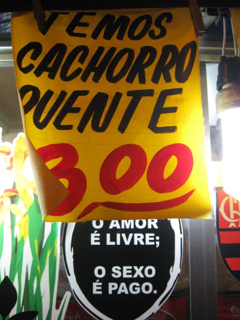 Temos cachorro quente e sabedoria por R$ 3