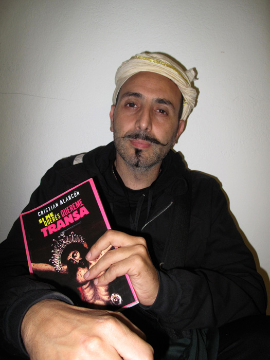 o que não pode faltar: livro para aguentar a espera nos backstages