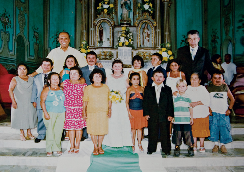 O casamento da professora Maria da Hora, 1,22 m, com o taxista Toinho (logo à esq. da noiva), 1,35 m, foi um acontecimento em Itabaianinha, reunindo mais de mil convidados de todos os tamanhos