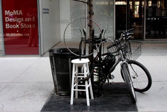 Em frente ao MoMA, 11 West 53rd Street, New York