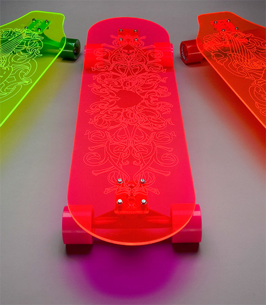 detalhe do skate de acrílico feito éla