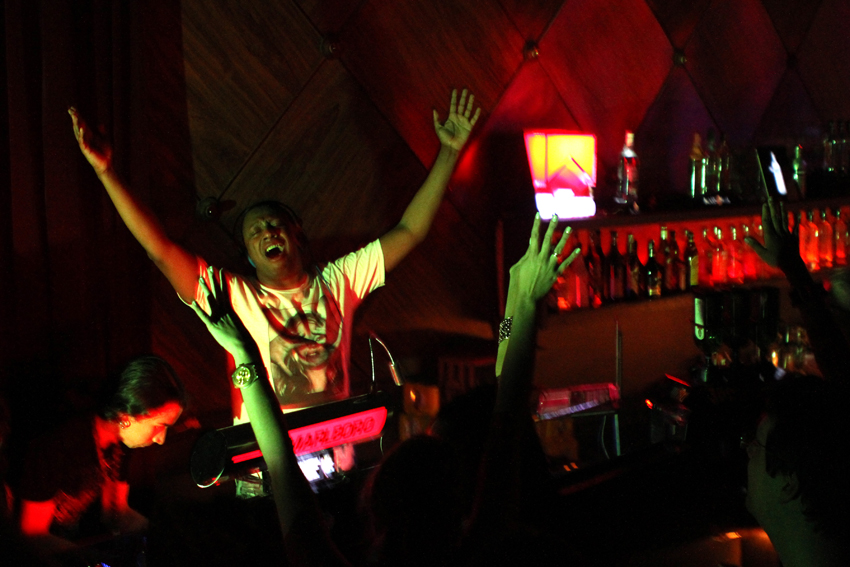 Mark, dj convidado para tocar na última Discology, quebrou tudo!